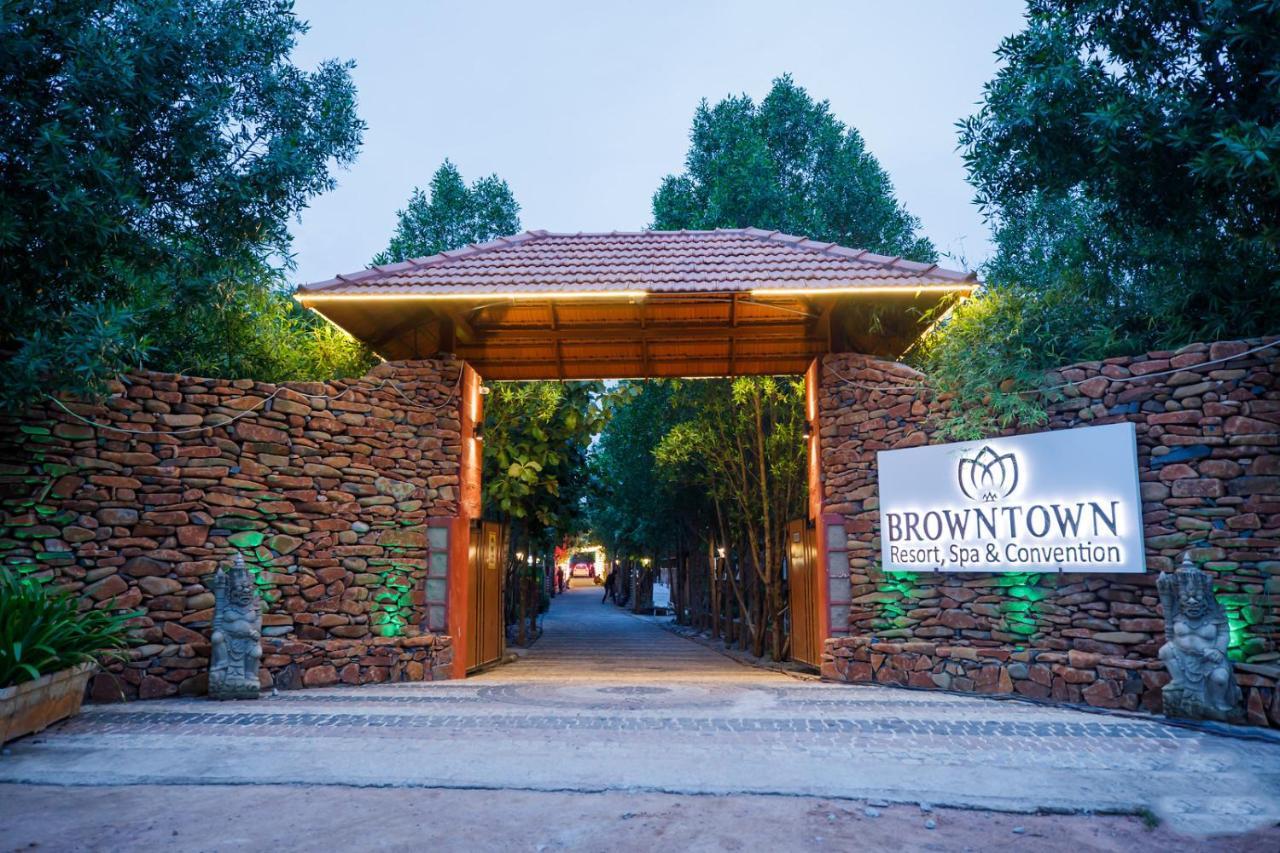 Brown Town Resort & Spa ไฮเดอราบัด ภายนอก รูปภาพ