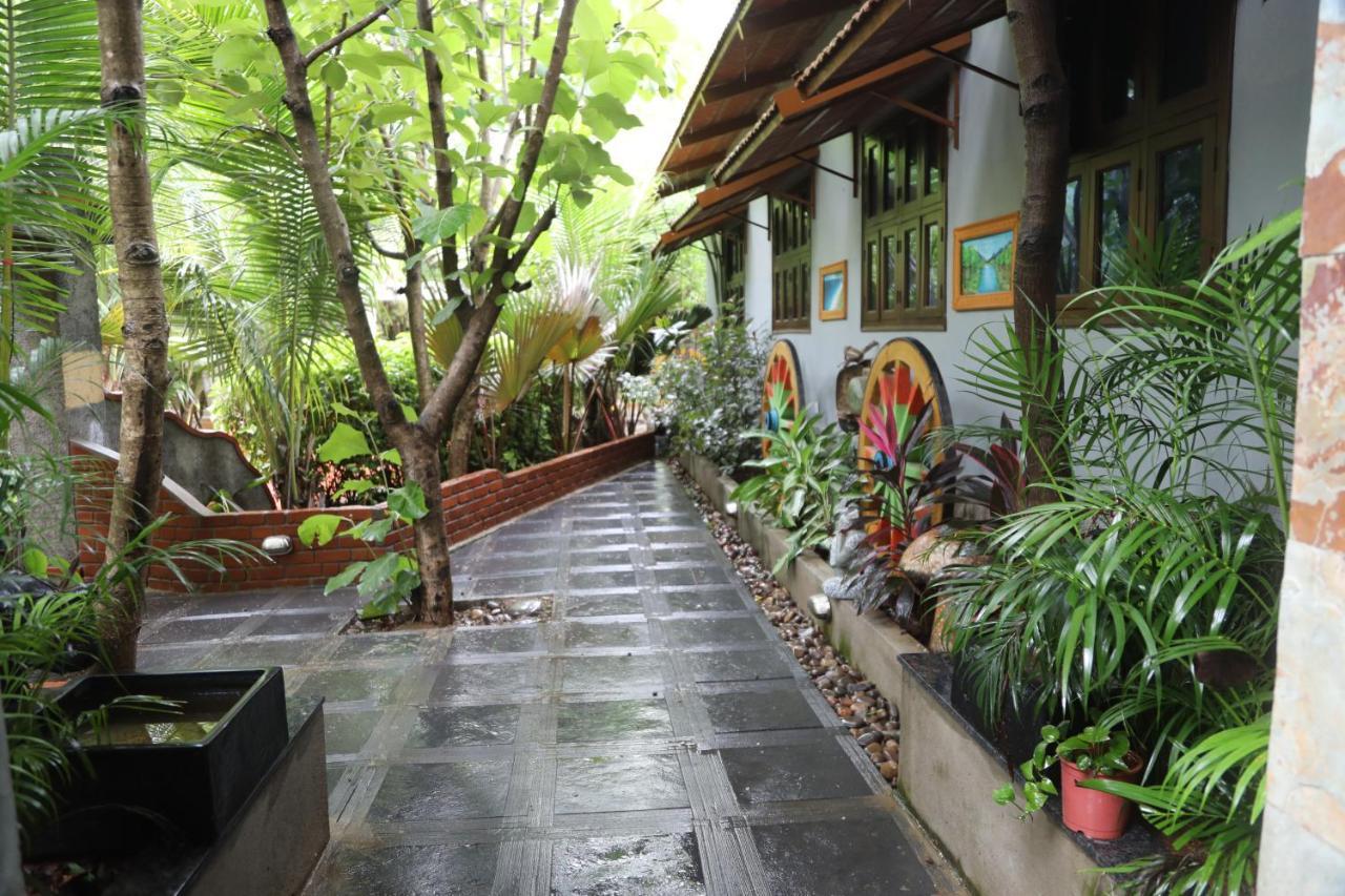 Brown Town Resort & Spa ไฮเดอราบัด ภายนอก รูปภาพ