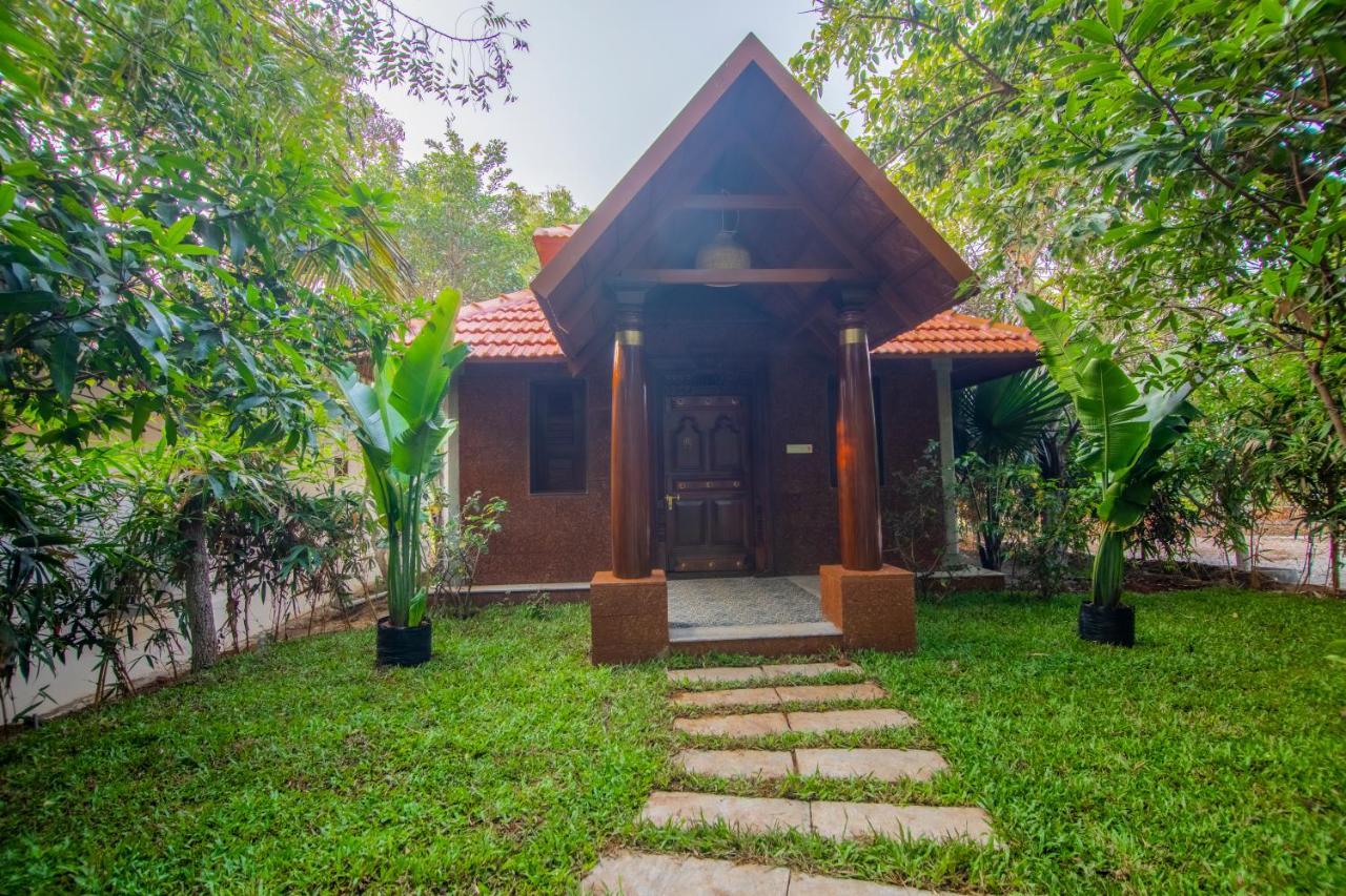 Brown Town Resort & Spa ไฮเดอราบัด ภายนอก รูปภาพ